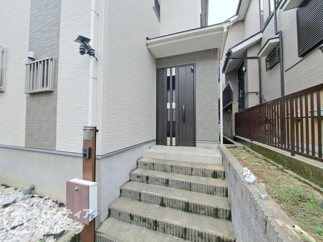 Modern 4LDK House for Sale in Itami City, Hyogo - Thumbnail 3