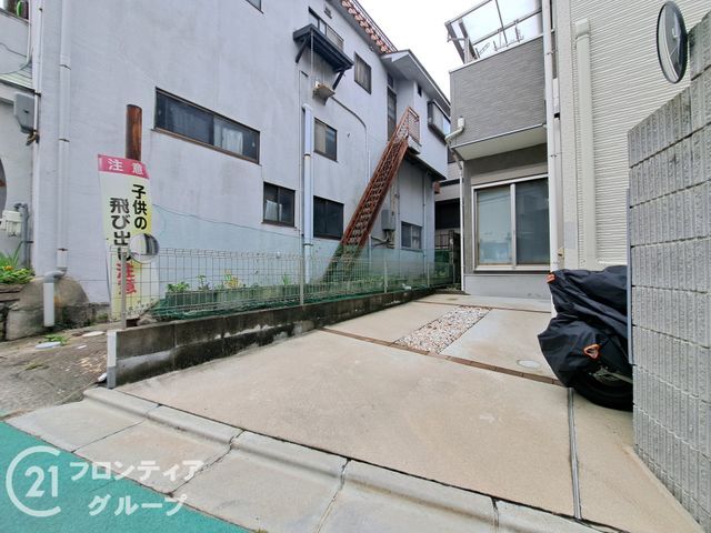 Modern 4LDK House for Sale in Itami City, Hyogo - Thumbnail 2