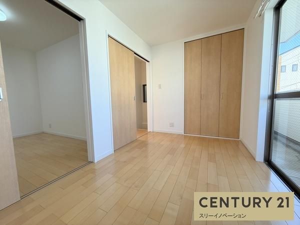 Renovated 4LDK Family House for Sale in Osaka Taisho Ward - Thumbnail 2