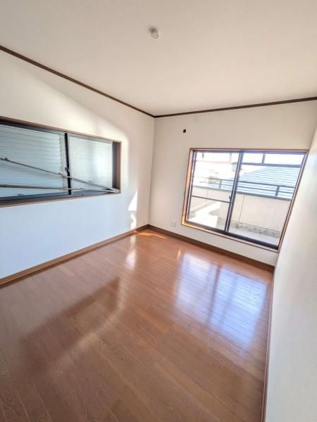5LDK Detached House for Sale in Hirakata, Osaka - Thumbnail 3