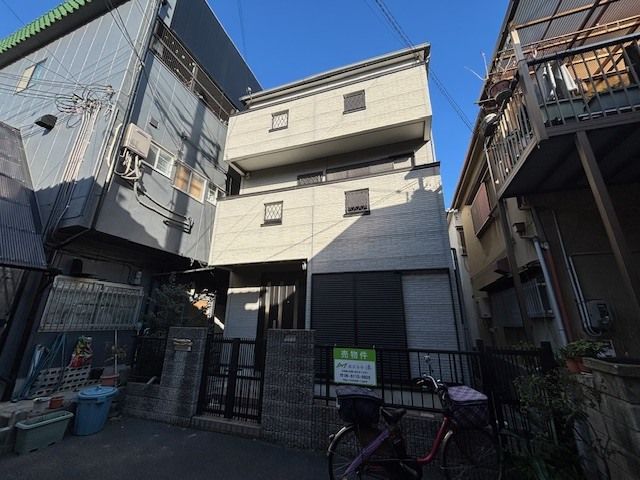 4LDK Detached House for Sale in Matsubara, Osaka - Thumbnail 2