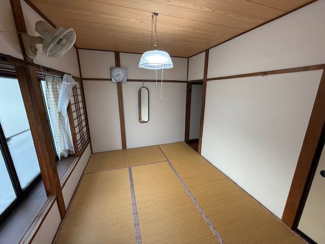 Connected Two-Building Home in Suwa City, Nagano - Thumbnail 3