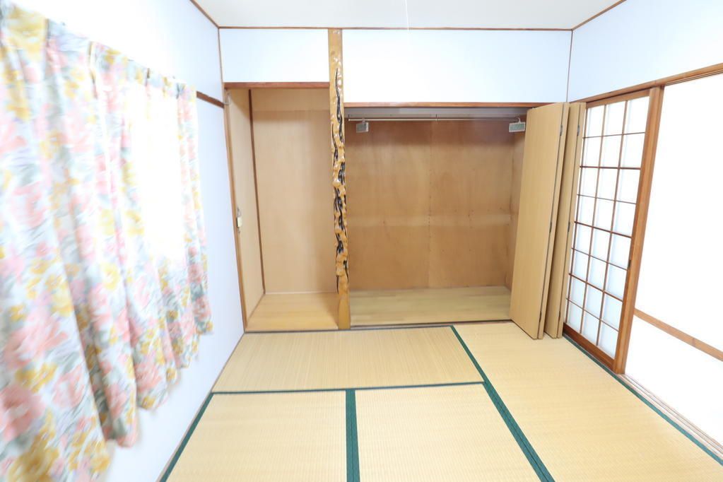 Renovated 3LDK House with Parking in Wakayama City - Thumbnail 2