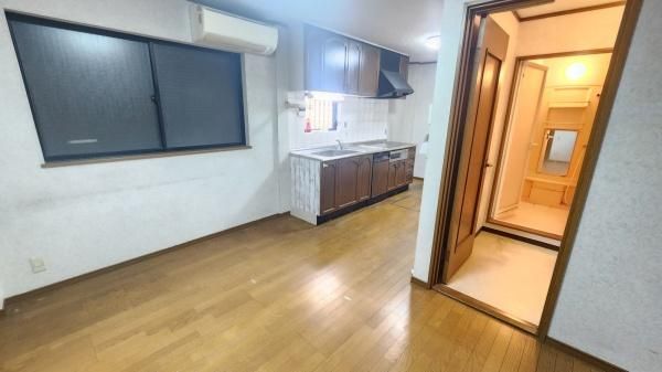 5LDK Detached House for Sale in Higashiosaka, Osaka - Thumbnail 4