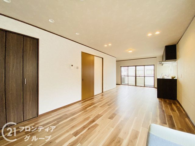 4LDK Steel-Frame House for Sale in Higashiyodogawa-ku, Osaka - Thumbnail 2