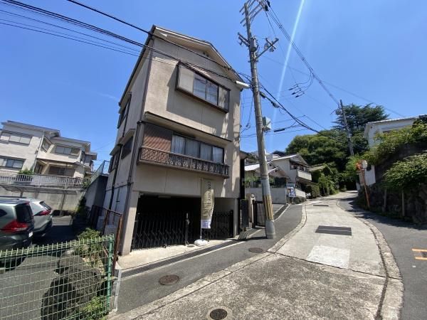4LDK Corner House with Renovations for Sale in Higashi-Osaka - Thumbnail 2