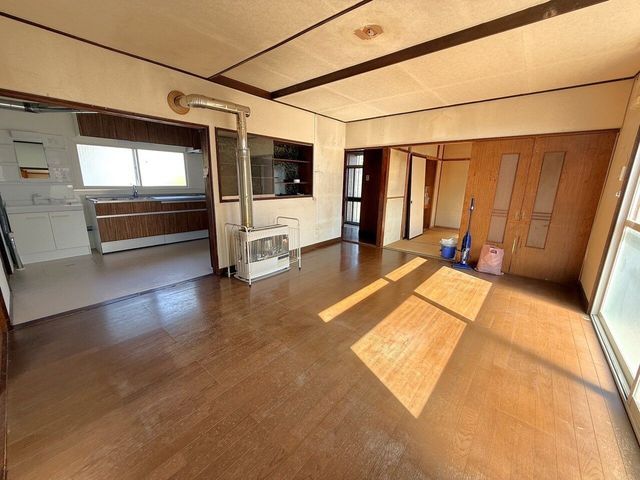 5LDK Detached House on 195-Tsubo Land in Ishikari, Hokkaido - Thumbnail 3