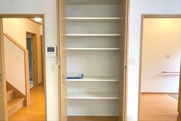 5LDK Detached House for Sale near Takayasu Station, Yao City - Thumbnail 2