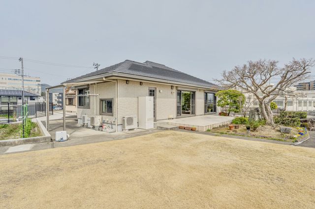 7SLDK Single-Story House on 1209 sqm Land near Shimamoto Station - Thumbnail 4