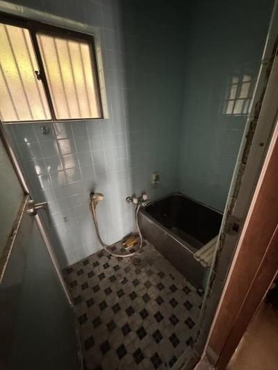 5DK House for Sale in Higashiosaka Near Hiraoka Station — Bathroom, Higashiosaka, Osaka