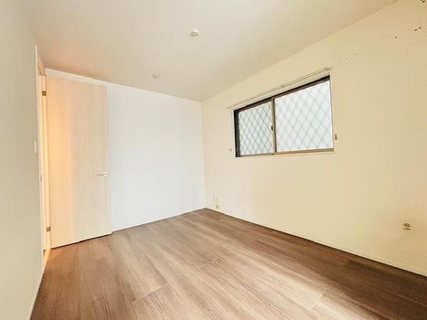 3LDK 3-Story Wooden House for Sale in Higashiyodogawa-ku, Osaka - Thumbnail 4