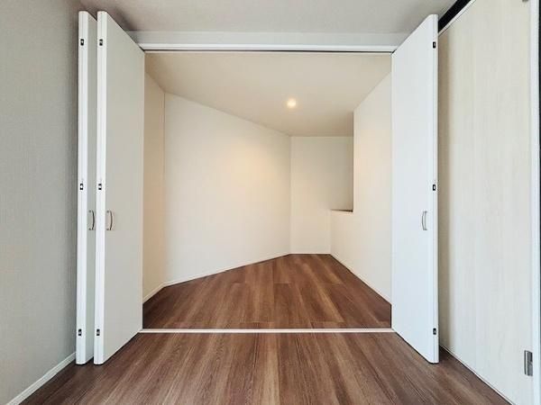 3LDK 3-Story Wooden House for Sale in Higashiyodogawa-ku, Osaka - Thumbnail 2