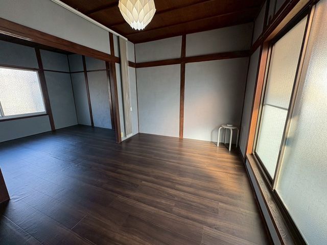 Renovated 2LDK Terrace House for Sale near Kitahanada Station, Sakai - Thumbnail 3