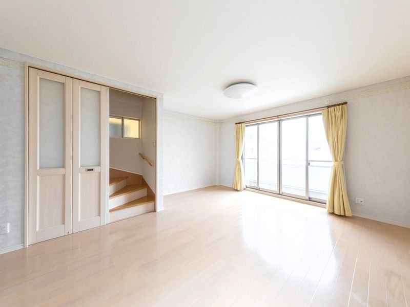 5LDK Steel-Frame House for Sale in Minoh, Osaka - 10 Min Walk to Station - Thumbnail 2