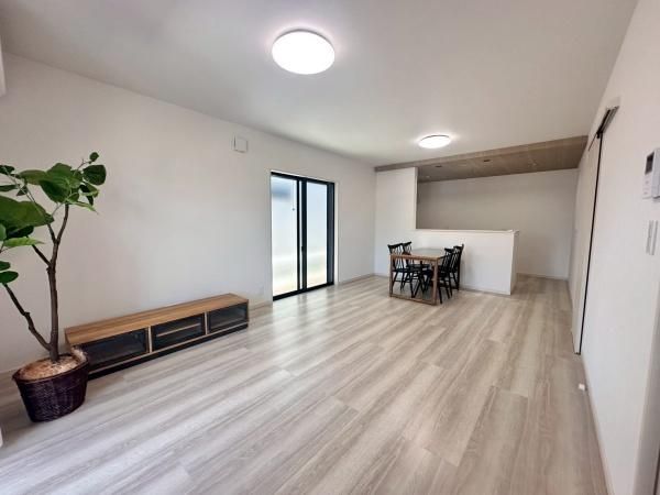 Modern 3LDK House for Sale in Wakayama City - Thumbnail 2