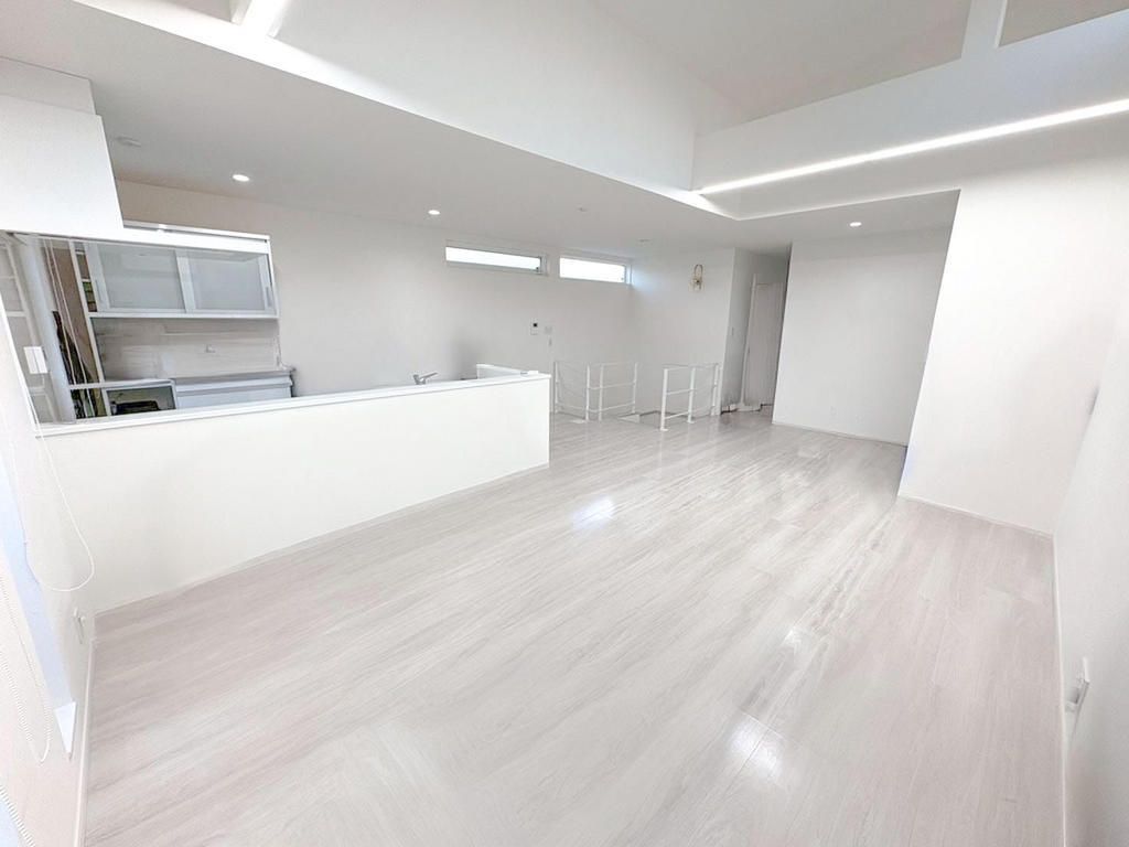 Modern 3LDK House for Sale in Moriguchi, Osaka - Thumbnail 2