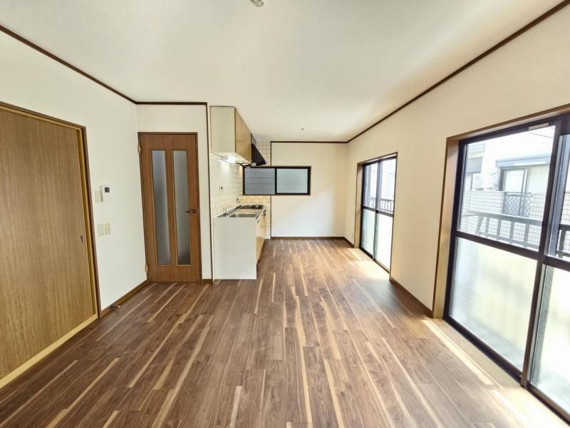 4SLDK Family Home in Settsu, Osaka | South-Facing & Renovated - Thumbnail 3