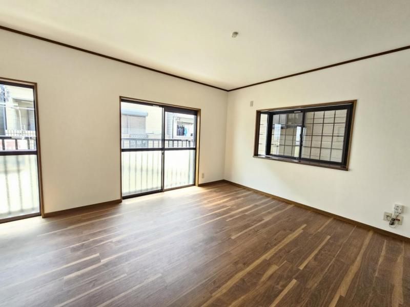 4SLDK Family Home in Settsu, Osaka | South-Facing & Renovated - Thumbnail 4