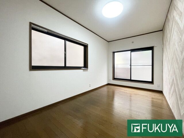 Renovated 4LDK House for Sale in Hirakata, Osaka - Thumbnail 2