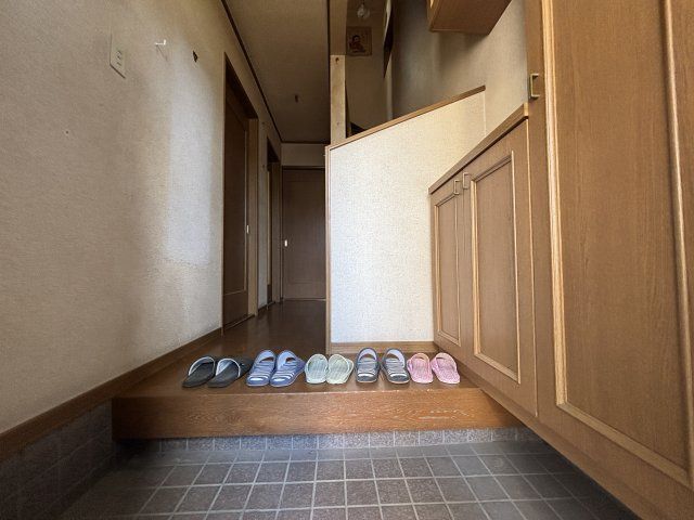 5LDK Family Home with Garage Near Sonoda Station, Amagasaki - Thumbnail 4