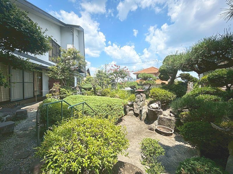 7SLDK Family Home with Sunken Garage in Takatsuki, Osaka - Thumbnail 2