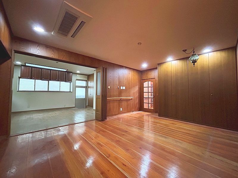 7SLDK Family Home with Sunken Garage in Takatsuki, Osaka - Thumbnail 4