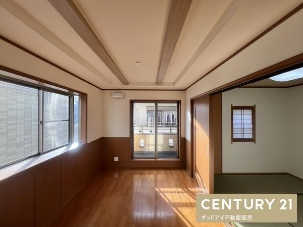 4LDK Detached House for Sale in Tsurumi Ward, Osaka - Thumbnail 3