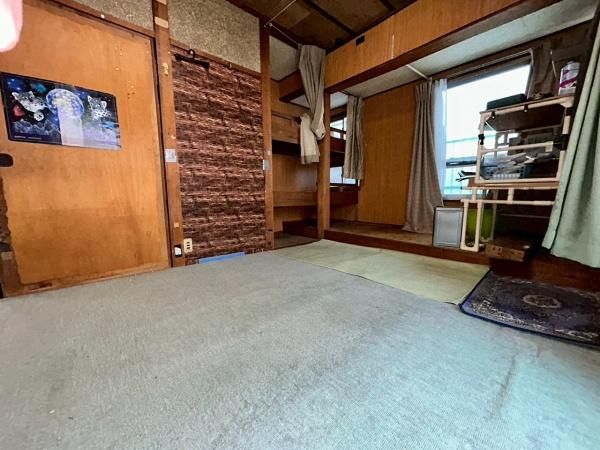 Affordable 1972 Wooden House for Renovation in Higashiosaka - Thumbnail 2