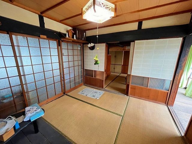 Traditional 1948 Farmhouse in Himeji with Large Garden - Thumbnail 2