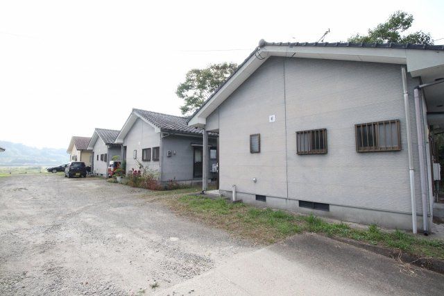2LDK Detached House for Rent in Mimata, Miyazaki - Thumbnail 2