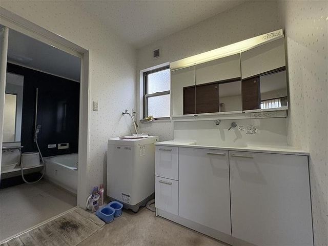 Shop-Attached 2LDK House with 8 Parking Spaces in Himeji - Thumbnail 4