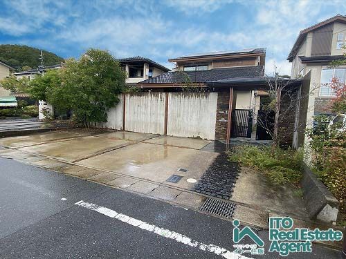 4SLDK Modern House with Solar Panels in Kyoto's Sakyo Ward - Thumbnail 3