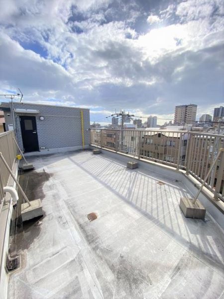 2LDK Steel-Frame House for Sale in Kobe Nagata, Near Shin-Nagata Station - Image 1