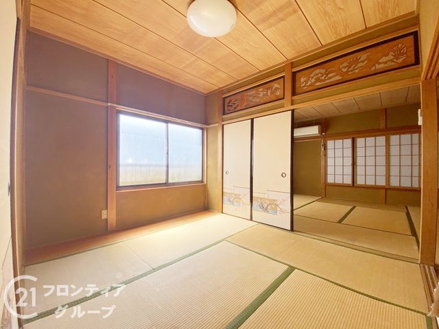 3-Storey 5DK House with Ene-Farm & Underfloor Heating in Higashi-Osaka - Thumbnail 4