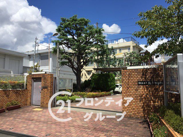 3-Storey 5DK House with Ene-Farm & Underfloor Heating in Higashi-Osaka - Thumbnail 2