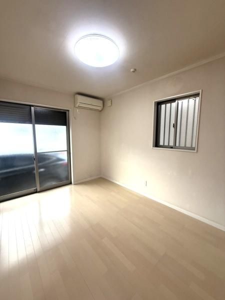 Modern 4LDK House for Sale in Osaka Nishinari Ward - Thumbnail 2