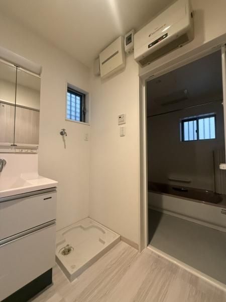 Modern 4LDK House for Sale in Osaka Nishinari Ward - Thumbnail 4