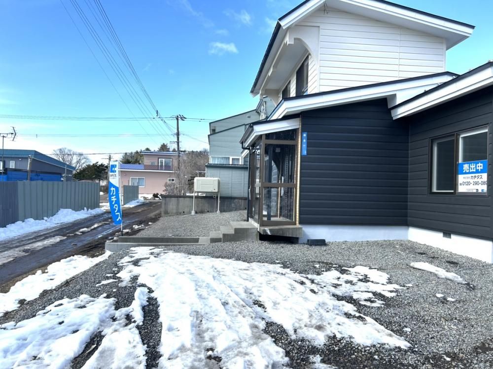 Renovated 4LDK Detached House for Sale in Muroran, Hokkaido - Thumbnail 2