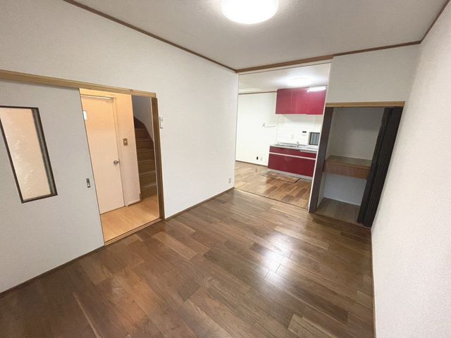 Refurbished 3LDK House for Sale in Tomidabayashi, Osaka - Thumbnail 2