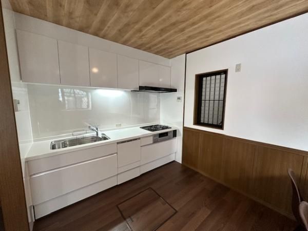 Renovated 4LDK Detached House for Sale in Neyagawa, Osaka - Thumbnail 4