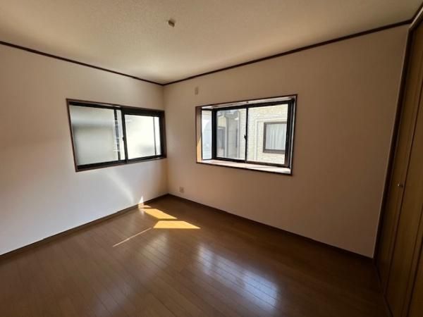 Renovated 4LDK Detached House for Sale in Neyagawa, Osaka - Thumbnail 3