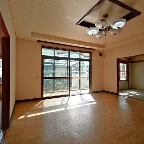 5LDK Detached House with Sunroom in Tomakomai, Hokkaido - Thumbnail 2