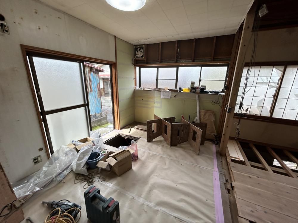 Renovated 4LDK House with Internal Garage in Obama, Fukui - Thumbnail 3