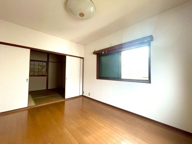 5LDK Detached House for Sale in Sakai, Osaka - Southwest Corner Lot - Thumbnail 3