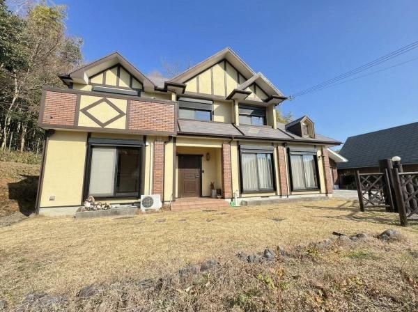 American-Style 5SSLDK House with 6-Car Parking in Himeji - Thumbnail 3