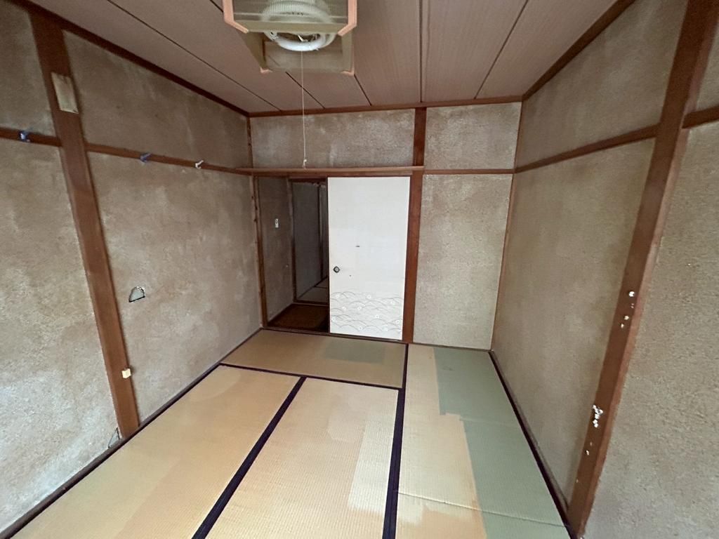 3.8 Million Yen 3DK Wooden House for Sale in Higashiyama, Kyoto - Thumbnail 2