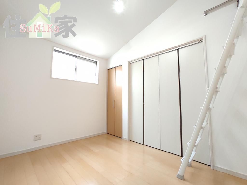 4LDK Solar-Powered House with Lofts in Osaka Higashinari Ward - Thumbnail 4