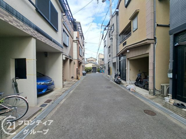 Renovated 4LK Detached House in Hirakata, Osaka for 11.9M Yen - Image 1