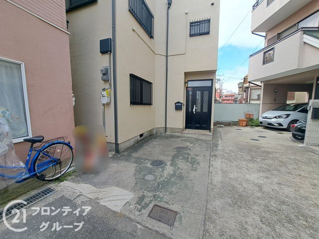 Renovated 4LK Detached House in Hirakata, Osaka for 11.9M Yen - Thumbnail 2