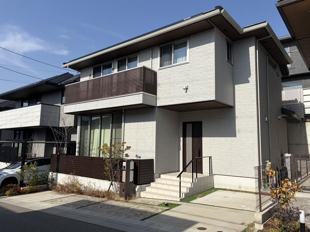 Modern 3SLDK House in Kobe's Higashinada Ward | Near Mikage Station - Image 1